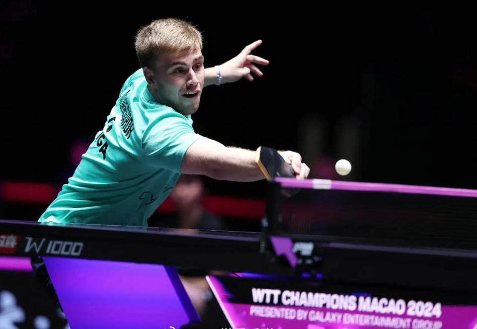 泳馆顺利举 泳馆顺利举